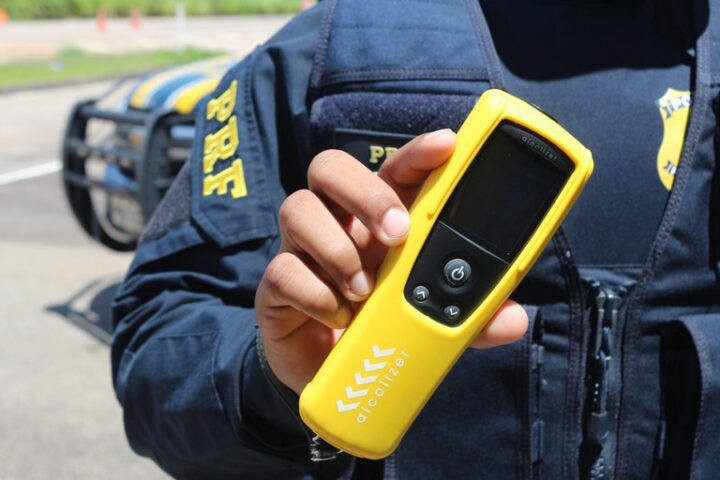 Motociclista bêbado, inabilitado e transitando com moto adulterada acaba preso pela PRF no Extremo Sul da Bahia