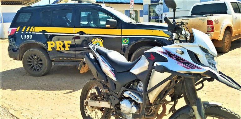 Moto Honda XRE 300 roubada em Recife  é recuperada pela PRF na BR 242 em Luís Eduardo Magalhães
