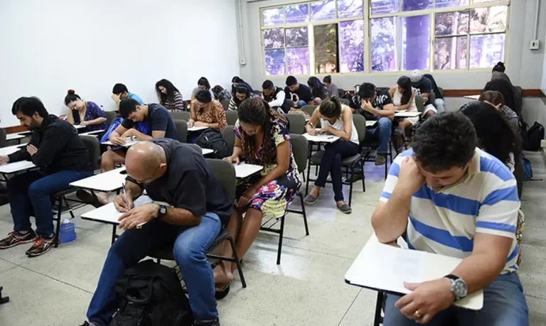 Inscrição para Encceja Exterior e Exterior PPL começa dia 16 de junho