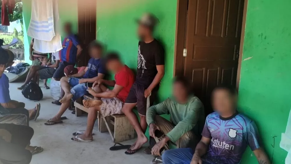 Baianos trabalhando escravizados são resgatados de fazenda no Espírito Santo