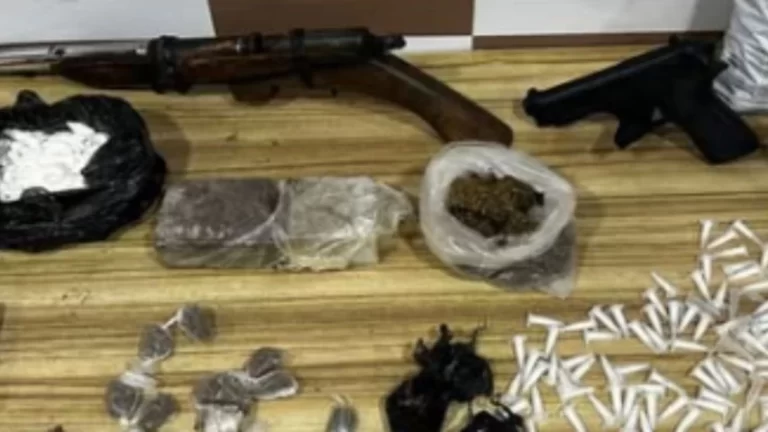 PM estoura esconderijo do tráfico em obra abandonada em Itabuna