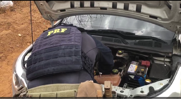 PRF recupera veículo roubado durante ronda em Casa Nova