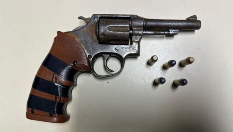 Arma apreendida e veículo recuperado em Feira de Santana