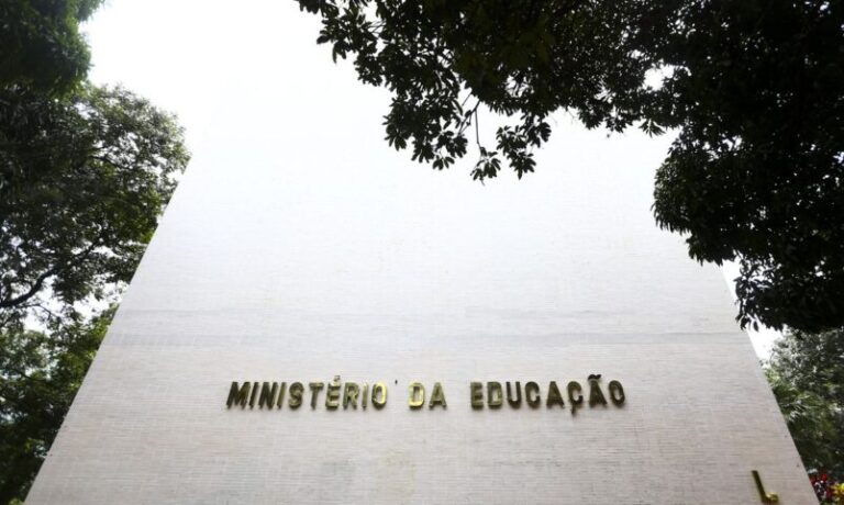 MEC abre fase de declaração de matrículas de escolas em tempo integral