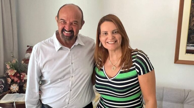 Sheila Lemos recebe apoio do ex-reitor da Uesb Abel Rebouças para pré-candidatura a prefeita de Conquista