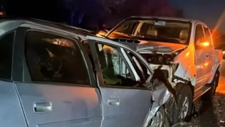 TRAGÉDIA NA BR-122: Idoso morre preso às ferragens após colisão entre dois carros em Pindaí