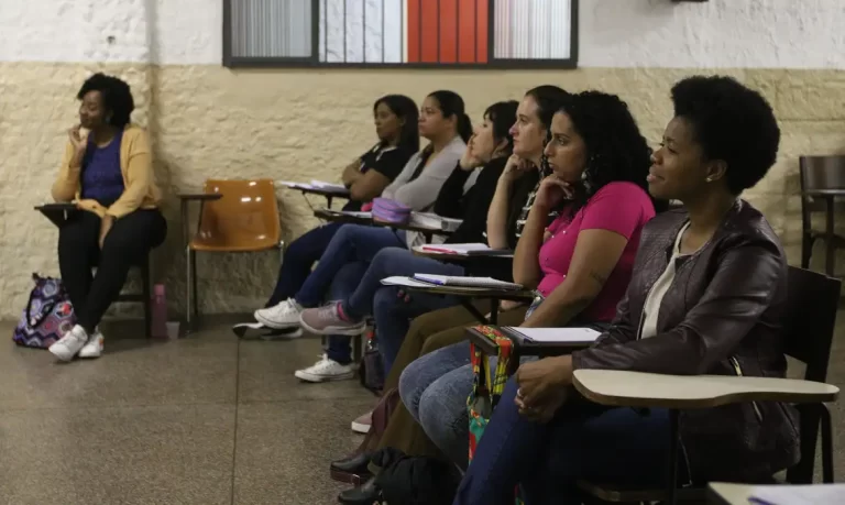Cursinho popular tem até 6 de maio para inscrever em programa do MEC