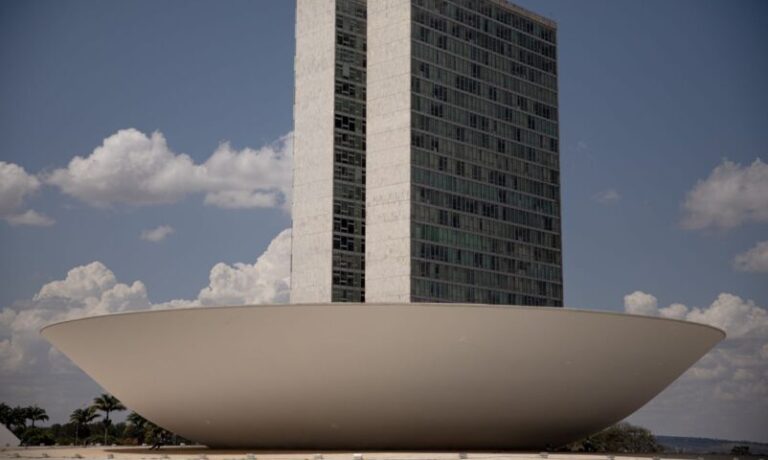 Após escândalo do INSS, deputados do PDT rompem com Lula