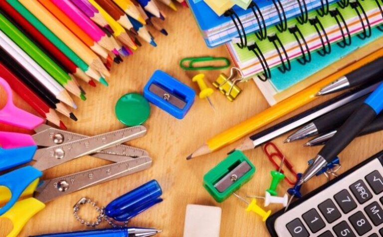 Preços de materiais escolares têm variações de mais de 600% em sites