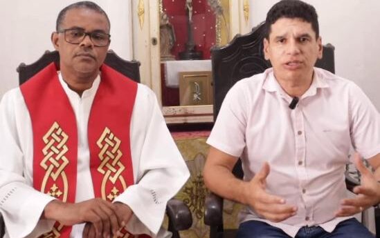POLÊMICA NA CIDADE: Padre e prefeito irritam população após mudanças na festa do Senhor do Bonfim na BA