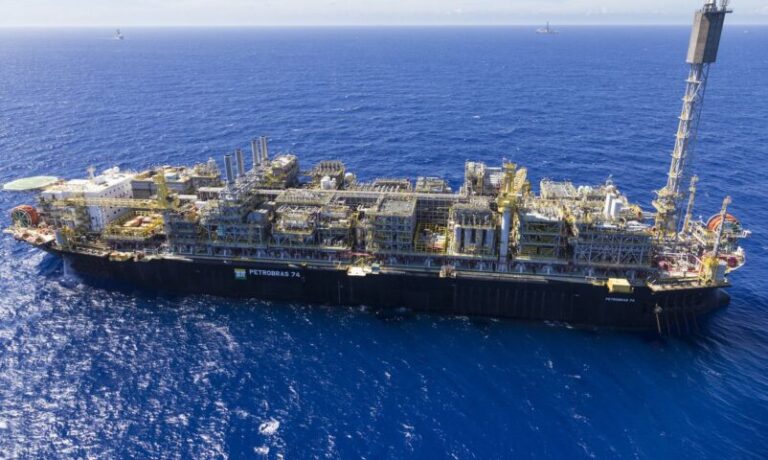 Petrobras identifica possível presença de petróleo na Bacia de Santos