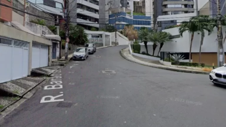 NOITE DE PÂNICO: Perseguição com troca de tiros agita a Graça e termina com carro recuperado