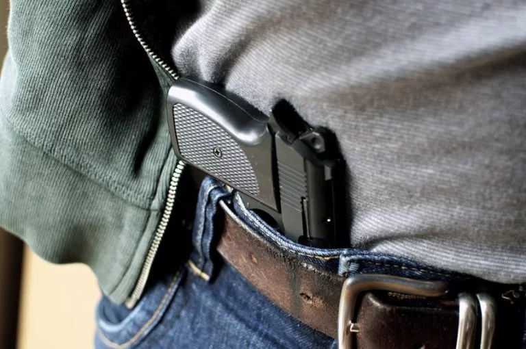 Comissão da Câmara aprova porte de arma para oficiais de justiça