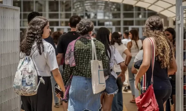 Provas do Enem 2024 serão em 3 e 10 de novembro; confira o cronograma