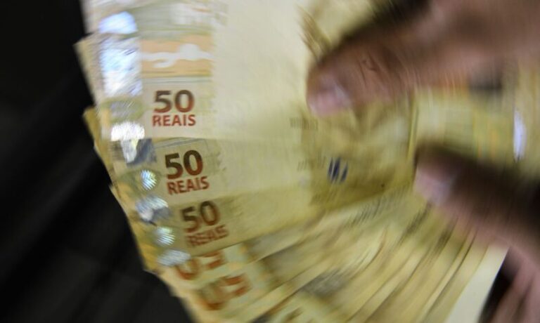 IRPF: 10% dos contribuintes concentram 51% da renda no país