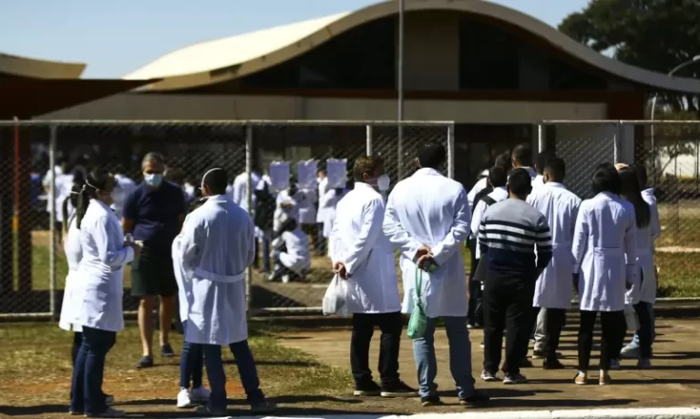 Revalida 2024: aprovados devem indicar universidades para revalidação