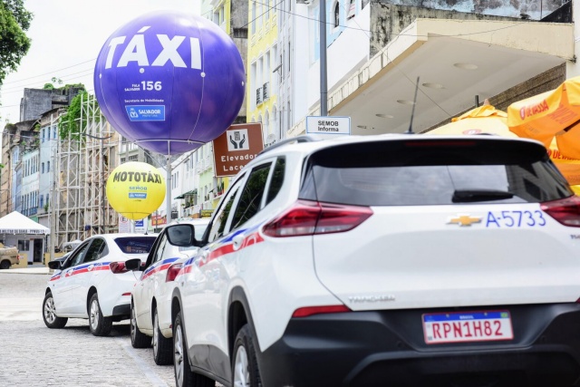 Taxistas de Salvador podem realizar transferência de alvará até 17 de abril
