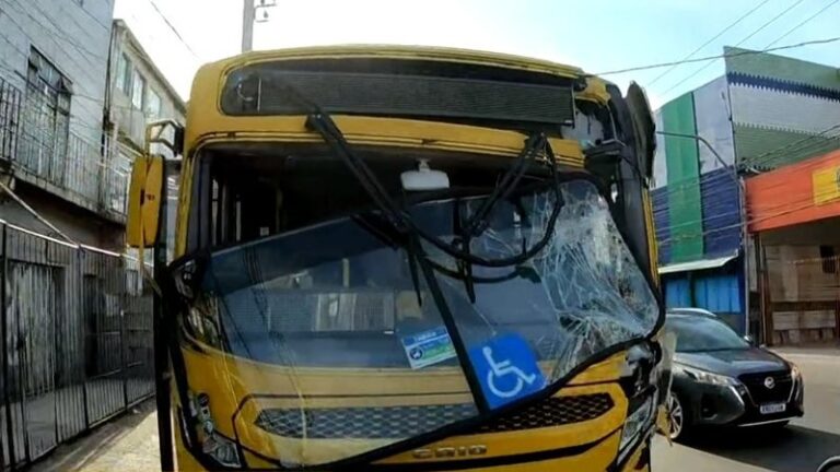 ACIDENTE EM SALVADOR: Ônibus batem na Av. San Martin e uma pessoa fica ferida